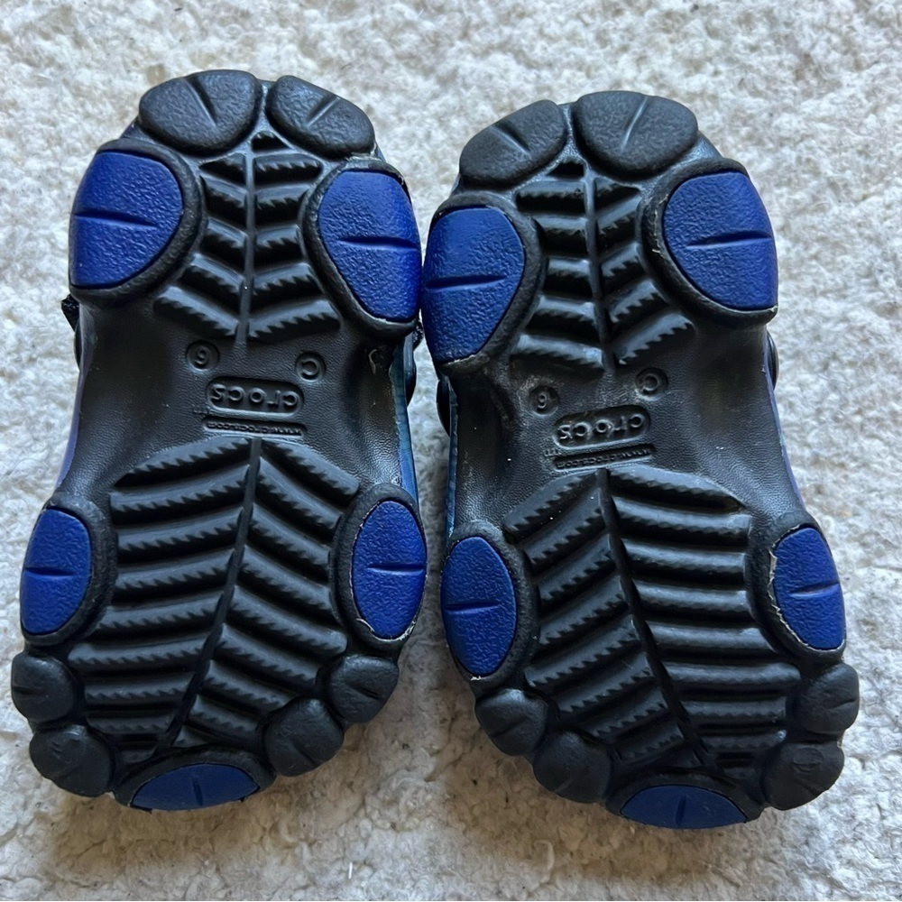 Crocs x Space Jam Basketball Tune Squad Classic All-Terrain Kids’ Clogs Shoes - Picture 4 of 13
